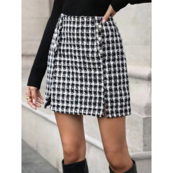 Fustă Scurtă A-Line cu Model Houndstooth și Nasturi – Eleganță Modernă