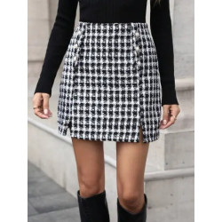 Fustă Scurtă A-Line cu Model Houndstooth și Nasturi – Eleganță Modernă