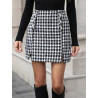 Fustă Scurtă A-Line cu Model Houndstooth și Nasturi – Eleganță Modernă