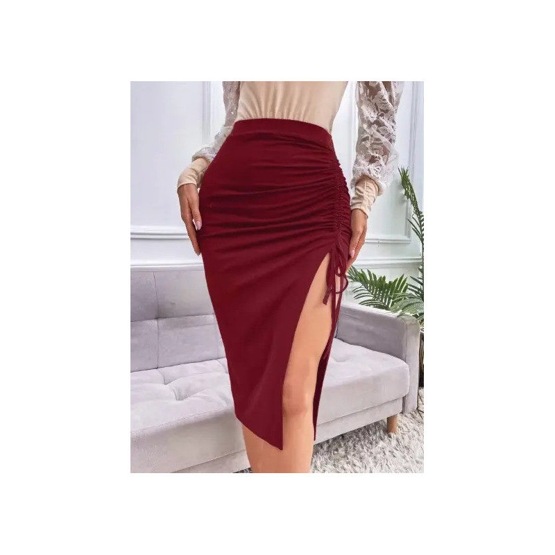 Fustă Roșie cu Șnur Lateral și Despicătură – Stil Modern și Seducător