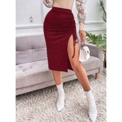 Fustă Roșie cu Șnur Lateral și Despicătură – Stil Modern și Seducător